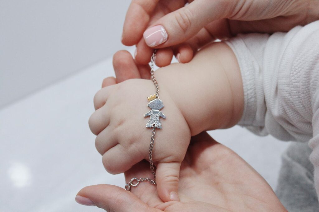 Premier Cadeau : l’art d’offrir des bijoux symboliques et intemporels